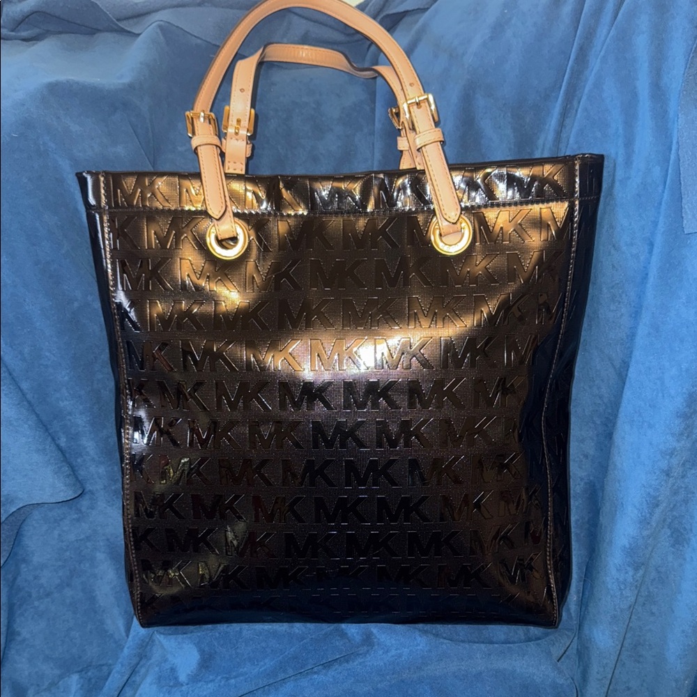 New HUGE Michael Kors Shiny Black and Tan Tote. Never used
